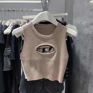 Gilet senza maniche lavorato a maglia scavato in metallo Spice Girl 2023 primavera nuovo top corto