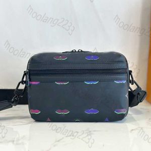 M22495 Men Designer Shoulder Bag 5A top quality OUTDOOR Messenger bag Genuine leather Man Crossbody pocket Color gradient pattern wallets