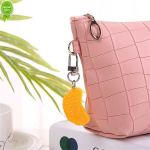 Nova simulação 3D fofa Chave -chave de fruta em PVC laranja para mulheres meninas de fone de ouvido ornamentos de pingente de pingentes de acesso para presentes de bricolage