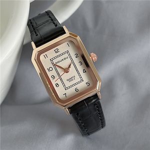 Zegarki damskie Retro Square Quartz cyfrowy Dial Casual Tray Watches Skórzany pasek Modna Waterproof Wristood Na ręka dla kobiet 230518