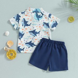 Kleidungssets 2-teiliges Strand-Outfit für Kinder, Jungen, niedlicher Hai-Aufdruck, kurzärmeliges Hemd mit Knöpfen und Shorts, Sommer-Kleidungssets für Kinder, Jungen