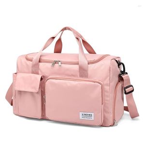 Duffel Väskor stor kapacitet Kvinnor Travel Bag Waterproof Ladies Sport Yoga Bagage Storage Multifunktion Crossbody Outdoor Camping