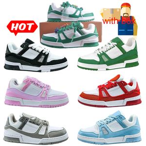 2024 Designerskor LUV MED BOX MEN MÄNSAL SNEAKERS CHAUSSURE KVINNA LÄDER LACE UPPLATPLEGLATS SOLE Tränare White Black Green Pink Mens Women Luxury Velvet Suede 35-45