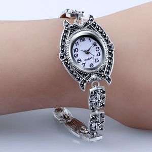 Armbandsur 2023 Gray Crystal Women Watches Classic Antique Silver Armband Quartz Watch Fashion Ladies Relogio Feminino