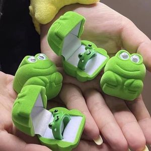 Jewelry Stand Cute Green Velvet Frog Rings Box Display Case Holder Boxes Wedding Organizer Engagement Ring 230517