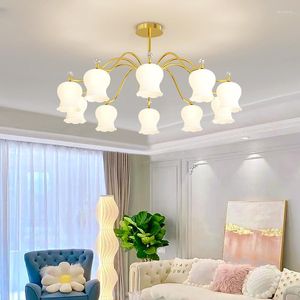 シャンデリアはクリエイティブなアクリルの花のシャンデリアライトベッドルームスタディリビングルーム屋内デコフィクスチャーデザイン天井ランプ