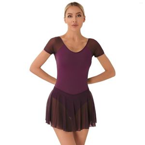 Scene Wear Womens Adult Gym Ballet Dance Costume V Neck Kort ärm rygglös klänning Sträng Mesh Patchwork Ruffled kjolade trikåklänningar