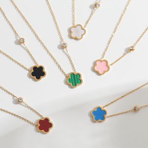 Anhänger-Halsketten CARLIDANA Bunte fünfblättrige Blume Choker-Schmuck Luxuriöser goldener, nicht anlaufender Edelstahl für Frauen 230517