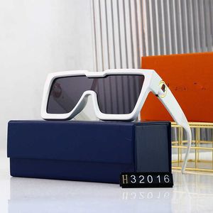 Designer Lou Vut Luxury Cool Solglasögon Big Face Square Women Four Leaf Grass Printing Anti Ultraviolet Fashionable Glasses Men With Original Box