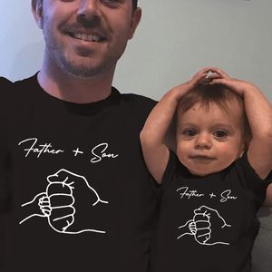 Familjsmatchande kläder pappa och mig t -shirt bomull fader son sommar look topp fäder dag gåva 230518