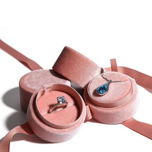 Schmuckständer zarte handgefertigte Vintage Velvet Anhänger Halskettenboxen Geschenkbox Rosa Ribbon Aufbewahrungsring Juwelier Verpackung Hochqualität 230517