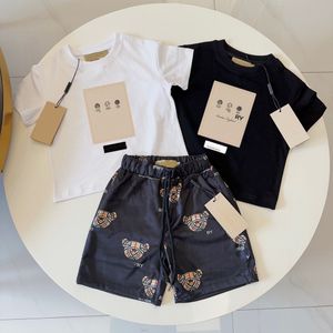 Burberr Baby Clote Short Sleeve Clothes Clothes Two Set اثنين من مصمم الأطفال T Shirt Toddler مجموعات Boys Girls Clothing Summer Summer with Letters 8 Colors