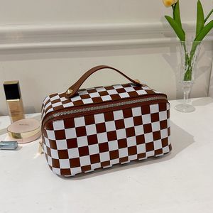 High Appearance Level Checkerboard Portable Makeup Toiletry Kits Large Capacity Fashion Simple Portable Travel Upgrade Version of Makeup Storage Bag