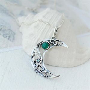 Halsketten mit Anhänger Witchy Wire Wrapped Half Moon Halskette mit grünem Mondstein Phasenschmuck Heilkristall Boho Geburtsstein Mai Halbmond