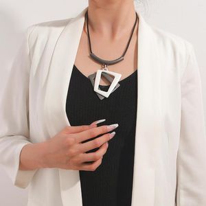 Collane con ciondolo ALLYES Chunky Geometric Statement Girocolli Collares con sospensione Boho Collana in corda di pelle nera Catene Gioielli con ciondoli