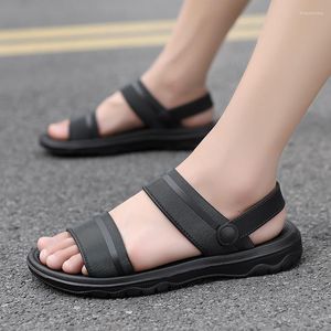 Sandálias de verão de verão de duas roupas respiráveis ​​para homens sapatos de praia casuais de moda ao ar livre confortáveis ​​elásticos macios não deslizam chinelos masculinos