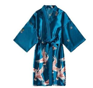 Kvinnors mantel mode satin mantel kvinnlig badrock sexig peignoir femme silk kimono brud klä klänning sömnkläder natt växa för kvinnor 230518