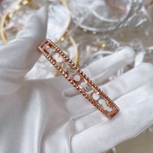 デザイナーヴァンクローバーの女性バングル4葉の花インターネットセレブ女性ジュエリー18kゴールドブレスレット女性男性カップル高品質のブレスレット78