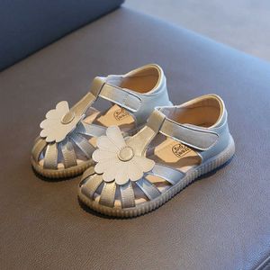 Sandali Summer Fashion Applique Sandali per bambini Pelle bovina grana antiscivolo Morbida vera pelle Neonate sandali casual scarpe per bambini AA230518