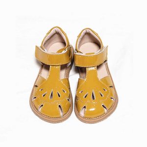 Sandaler handgjorda äkta läderflickor Sandaler mode ihåligt ut skal sommarprinsessan Sandaler Casual Children's Beach Shoes 7T AA230518