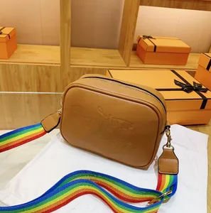 Üst düzey kadın çantası 2023 kabartmalı kamera çantaları Kore tarzı moda cep telefon çantaları taze tatlı çift kayış çok katmanlı omuz messenger çantası