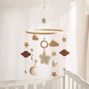 Rattles Mobiles Baby Cribs Rattle Toy 012 Månader Wood Baby Mobile Born Music Box Bell Hanging Toys Holder Bracket Spädbarn Crib Gift 230518