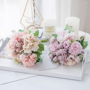 Flores decorativas 5 pacotes de noiva artificial Rosa Decorações de Natal para acessórios para casa Plantas falsas de casamento outono