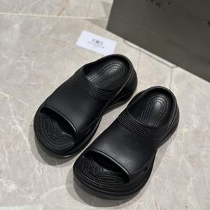 Moda yaz kadın terlik sandalet sıradan havuz eğlence slip platform düz kaydırıcılar İtalya klasik oniks reçine deri tasarımcı konforu slaytlar yenilik flip floplar AB 35-42