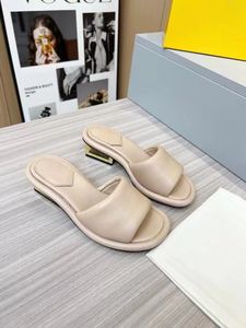 Europ Style Kadın G Sandals Slaytlar Lüks Tasarımcı Terlik Yaz Şeker Renk Düz Topuklu Kauçuk Ayakkabı Açık Plaj Ayakkabıları Scuffs Kauçuk taban