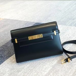 mode Damhandväska clutchväska Lyxväskor guld crossbody manhattanväskor Herr Skönhetsväskor med fyrkantiga axlar i läder designer Flip-väska kuvertväskor