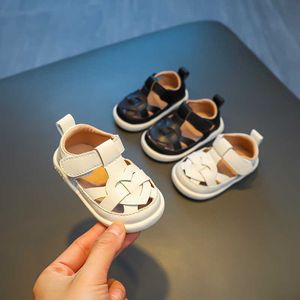 Sandalet Yaz Bebek Yürümeye Başlayan Ayakkabılar Bebek Kızlar Sandals Erkekler İlk Yürüyüşçüler Ayakkabı Kaymaz Yumuşak Solda Çocuk Ayakkabıları Çocuklar Sandalet AA230518