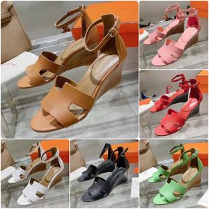 Designerskor Kvinnor Legend Sandal Luxury Summer Wedge Heel Sandal Fashion Cowhide Fårskinn Högkvalitativ utomhus Sexig fest Casual Sandaler Storlek 35-41