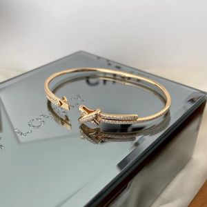 Designer jewelry bangle luxury bracelet for womem cross connection X bracelet Fashion Classic women Valentine's Day Gift engagement jewelry bangle with box