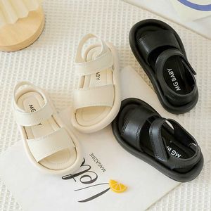 Sandals Shoes Soft Baby Sandals девочки для девочек летняя крюк для детей летние воздухопроницаемые сандалии. Новые чистые мальчики пляж AA230518