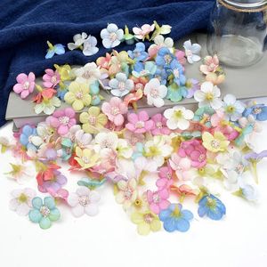 Fiori decorativi 30/50/100pcs Testa di fiore di seta gerbera artificiale multicolore per la decorazione domestica di nozze Corona di Natale Scrapbooking