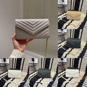Цепная дизайнерская сумка женщин стриптиз плеча мешков кожа роскошная сумочка с твердым цветом кросс -кулак конверт конверт 230524