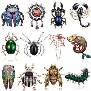 Broches esmaltados de insectos a la moda, broche de araña de escarabajo de dibujos animados bonitos, bolso, Pin de solapa para ropa, Animal gótico, regalo de joyería para niños y amigos