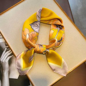 Nova impressão de 70cm Lenço de seda Mulheres de luxo de luxo gravata feminina Spring Spring envolve o pulso da mão Bandana, Starard 2022 G220513