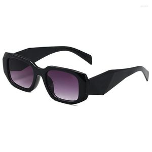 Солнцезащитные очки 2023 Европейская и американская мода мода мода, женщины, универсальная плоская зеркальная площадь UV400