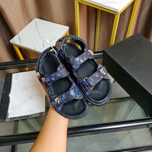 Kanal quiltad denim tweed läder mulor tofflor pappa sandal för kvinnor sommar glider förträngande c remmplatser tryckta plattform sandaler krok och slinga 35-41 ldm3