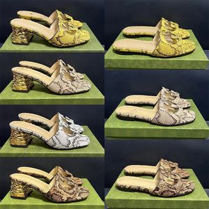 Strand för kvinnor med dubbla ihåliga tofflor Färgat läder Krokodil Designer Plattformssandaler Python Gummi Platt Jelly Festskor