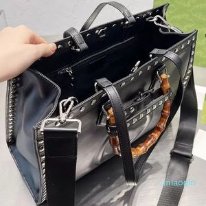 Designer Borse in bambù nero Borsa a tracolla da donna Rivetto in vera pelle Cinturino rimovibile Lettere di moda Borse da tasca a grande capacità