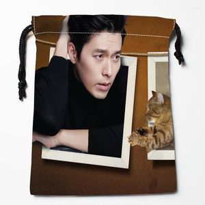 Borse di stoccaggio Divertente Hyun Bin KPOP Coulisse 18X22 CM Morbido Tessuto di Raso Resuable Vestiti Borsa Scarpe 1014