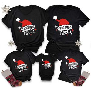 家族の衣装新しいクリスマススタッフ印刷父親の母親の娘息子Tシャツベイビージャンプスーツコットンファミリー出演クリスマス服G220519