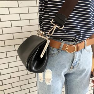 Midjeväskor Luxury Clip Women's Crossbody Pu Leather Designer Wide Strap Shoulder Large Shell Messenger Bag Ladies Purses 23519