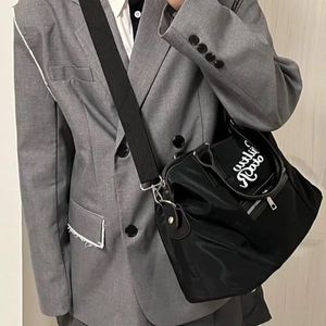 Midjepåsar Xiuya mode axelväska college stil high street goth brev avslappnad crossbody stor kapacitet designer lyxhandväska 23519