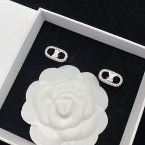 Quality New Full Diamond Earrings Female French Minority Design Personality Sweet Cool Style Silver Stud Earrings Simple