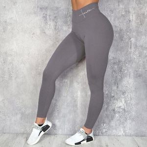 Активные брюки йога женщины 2023 модная модная зимняя талия бесшовные спортивные леггинсы Тренировка фитнеса.