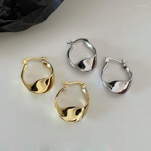 Hoop örhängen oregelbunden form liten för kvinnor guldfärg vridna cirkel hängande koreanska modeörring smycken