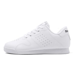 Dansskor Brand Women's White Competitive Aerobics Shoes Flat Heel Soft Bottom Bottom Beteckningskvalitet Läder Gymskor Storlek 28-46 230518